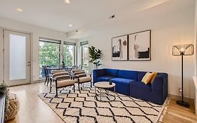 Upscale Townhome W/ Stunning Rooftop Views